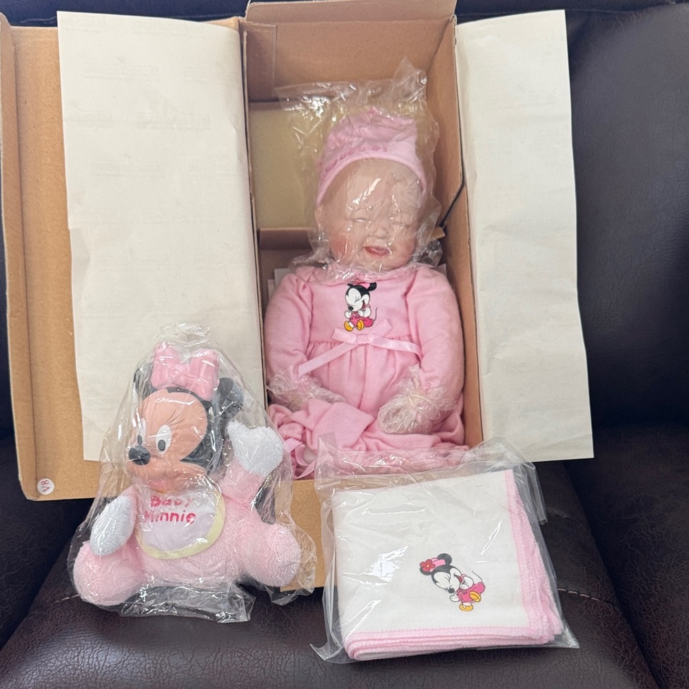 Ashton Drake Galleries Minnie Mouse Baby Girl Porcelain Doll Set